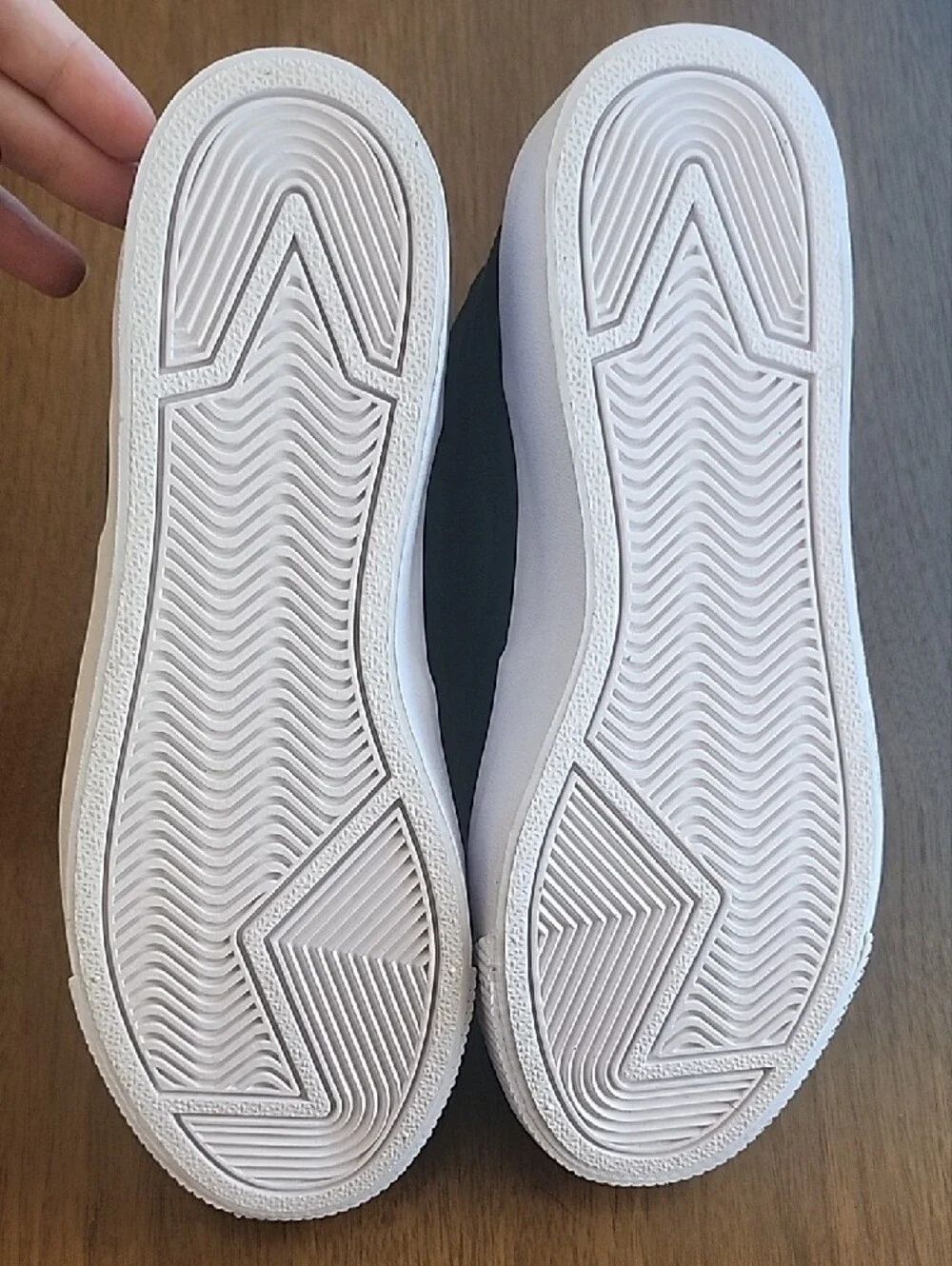 Nike Mid-Top Women. Super Clean!